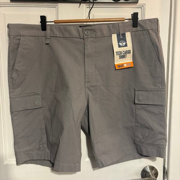 Dockers - Men’s Tech Cargo Shorts - Size 40 - Picture 1 of 3